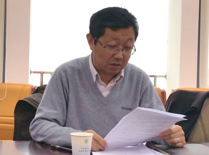 党委书记冯新斌主持灰议