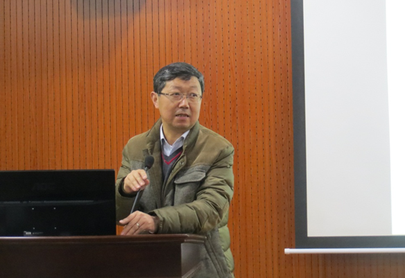 冯新斌研究员主持报告